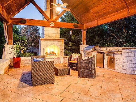 2nd image of 4005 Chimney Rock Dr
