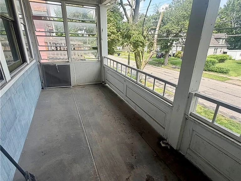 2237 Ontario Ave — Photo 6