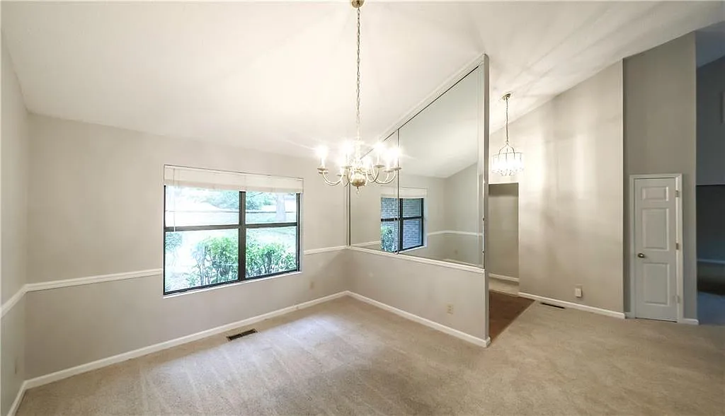 4 bed, 3.0 bath, 2860 sqft, $2,600 — Photo 3