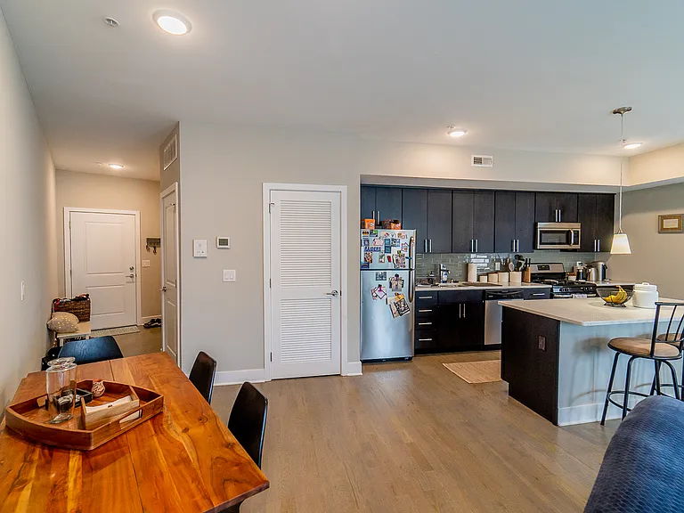 1607 Catherine St — Photo 32