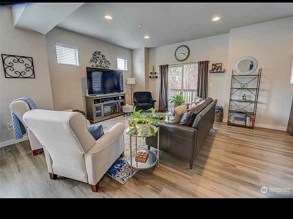 4th image of 17402 118th Avenue Ct E #L