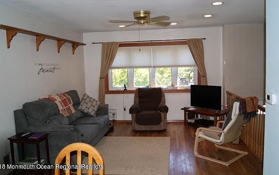 3rd image of 752 Vaughn Ave