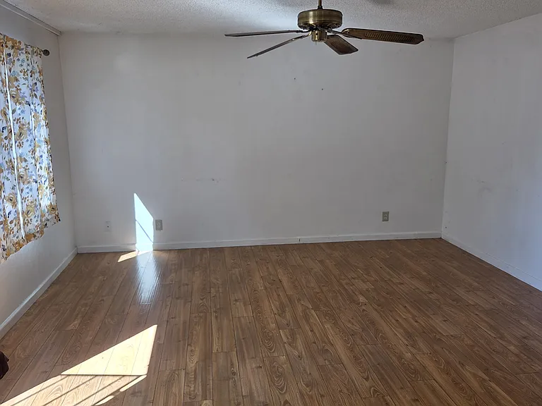 1300 Sycamore Dr #1 — Photo 4