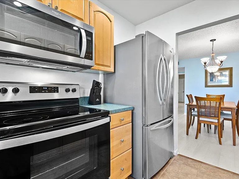 220 Country Ln #B — Photo 10