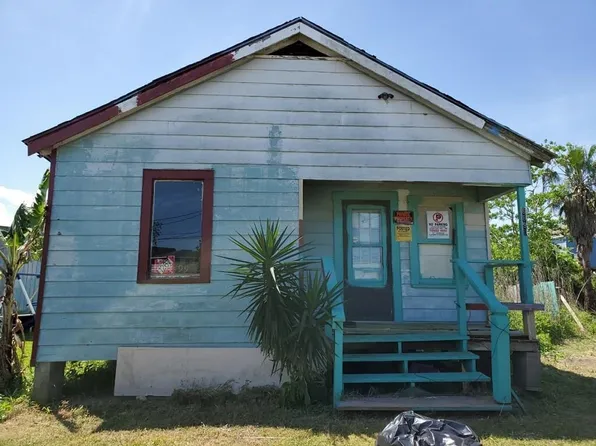 6901 Schlitz Ln, Hitchcock, TX 77563