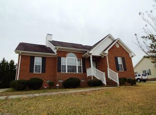 632 Fernway Dr, Burlington, NC 27215