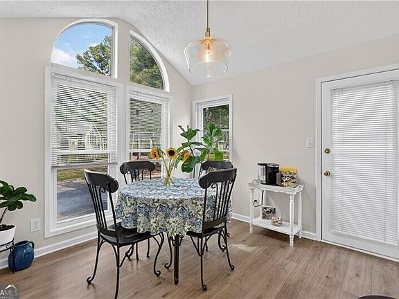 4th image of 1005 Canyon Point Cir