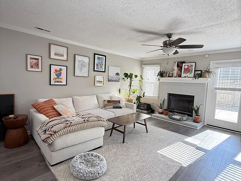 106 Kingsbridge Ln — Photo 3
