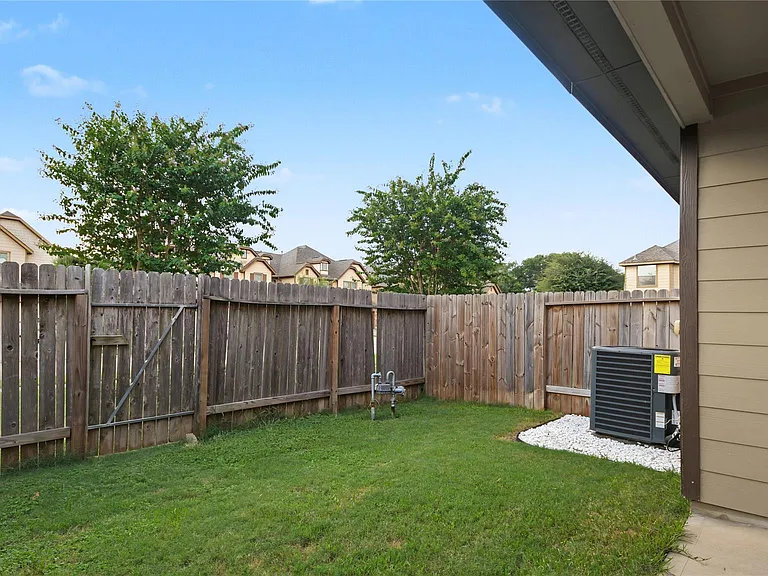 8403 Columbia Forest Dr — Photo 20