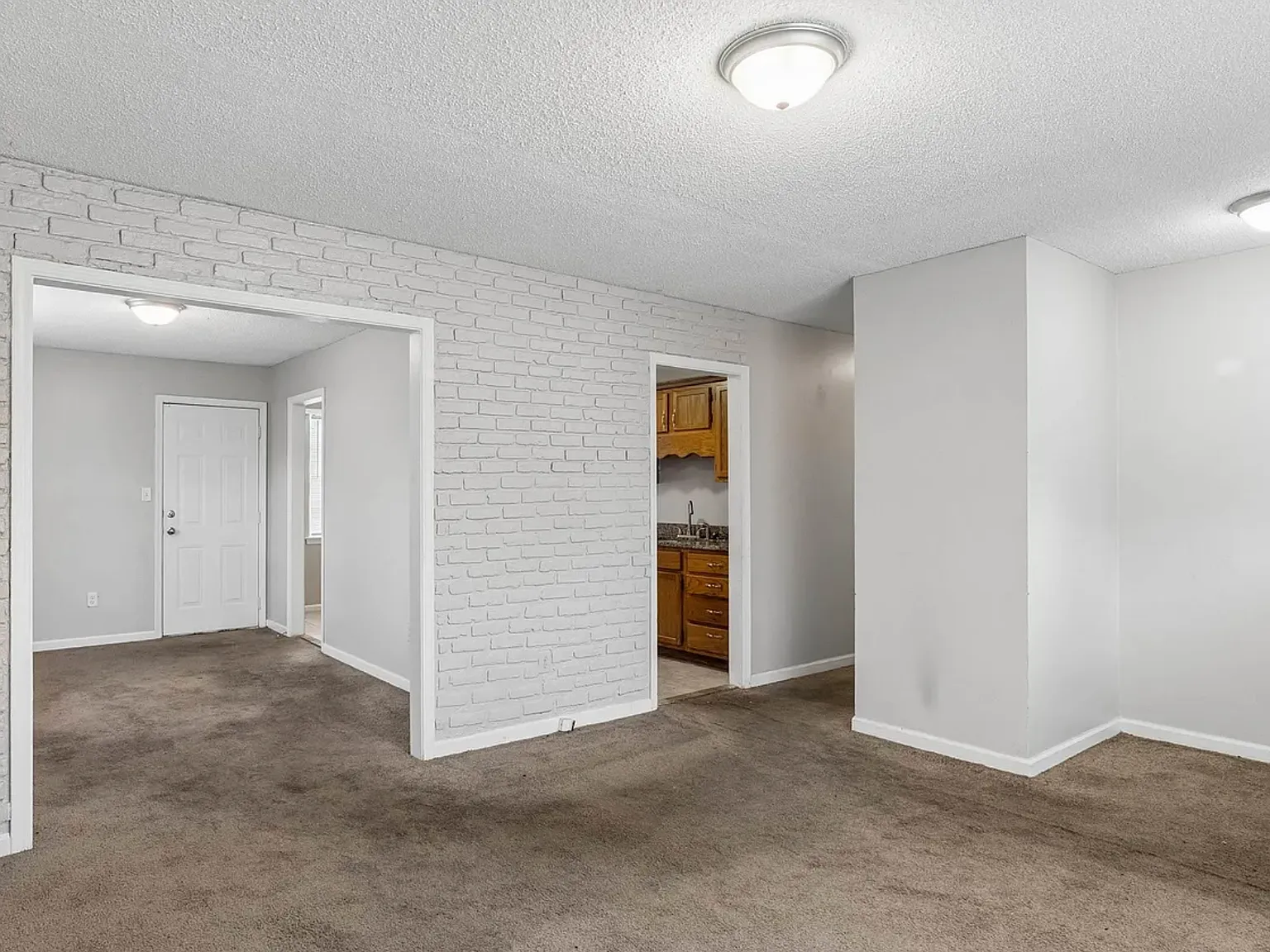 501 Oak Crest Drive - 1 — Photo 1