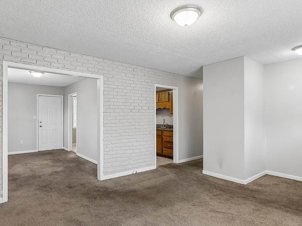 501 Oak Crest Dr