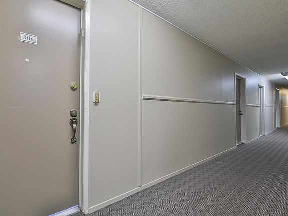 4th image of 525 N Sycamore Ave APT 306