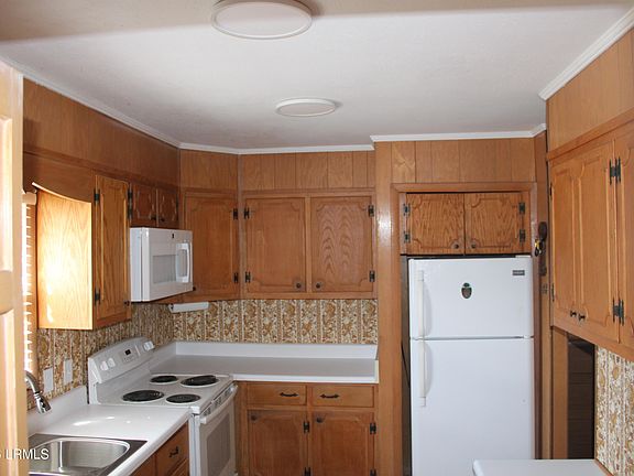 3rd image of 1013 Allen St