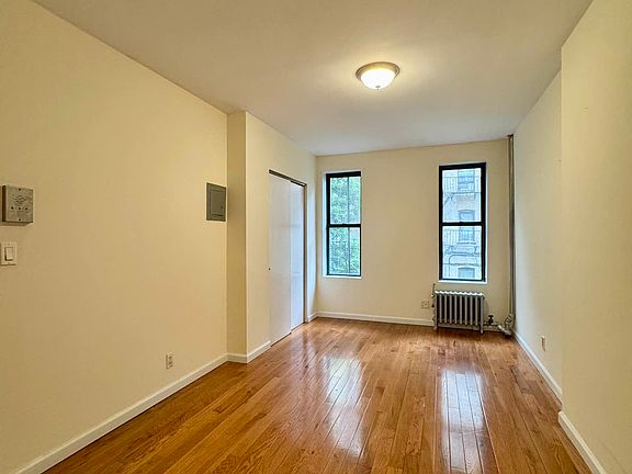 3rd image of 425 E 114th St APT 2RE