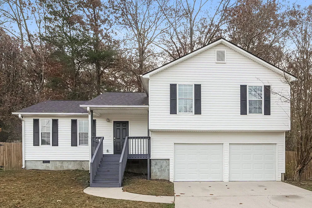 3 bed, 2.0 bath, 1200 sqft, $1,820 — Photo 1