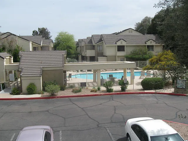 2035 S Elm St #204 — Photo 15