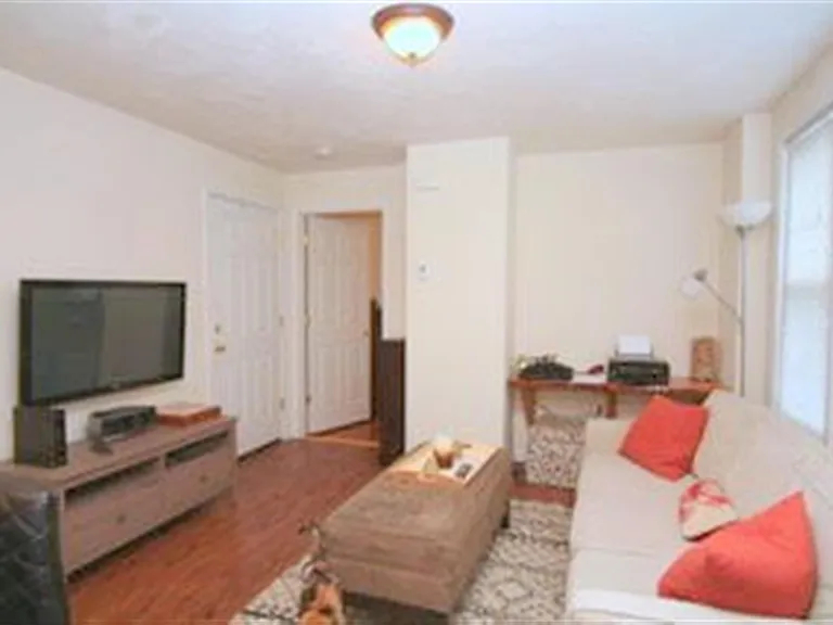 397 Columbia St #3 — Photo 4
