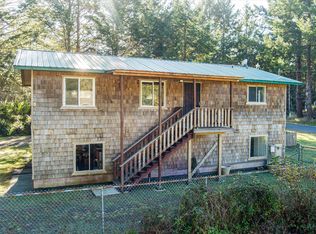 111 Beach Rd, Whitethorn, CA 95589