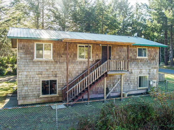 111 Beach Rd, Whitethorn, CA 95589