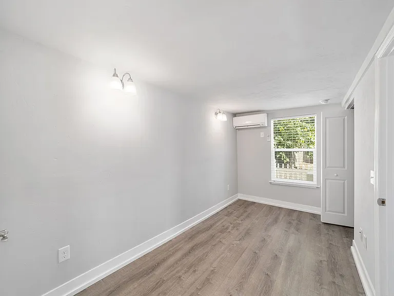 724 NW 3rd Ave #B — Photo 4