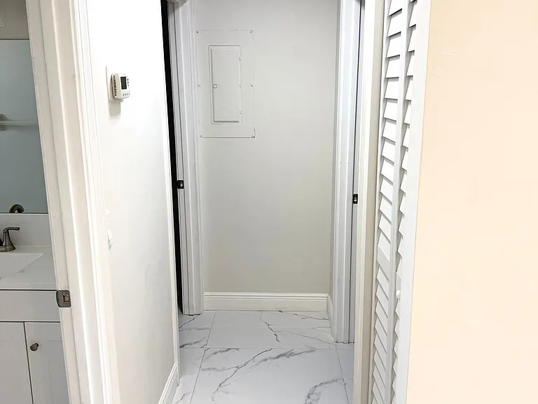 699 NW Riverside Dr — Photo 17