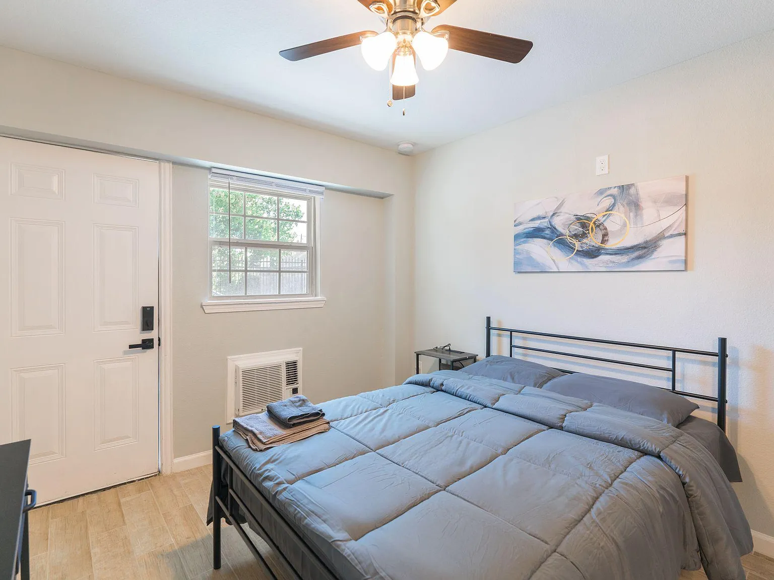 1 bed, 1.0 bath, 300 sqft, $1,148 — Photo 3