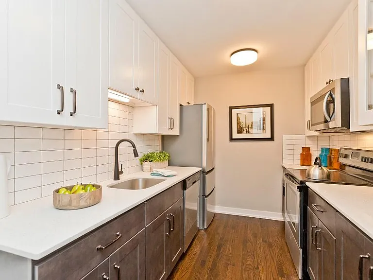 5538 N Sheridan Rd #202 — Photo 6