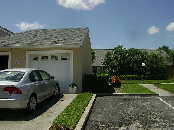 3rd image of 1845 Waterford Dr APT 1