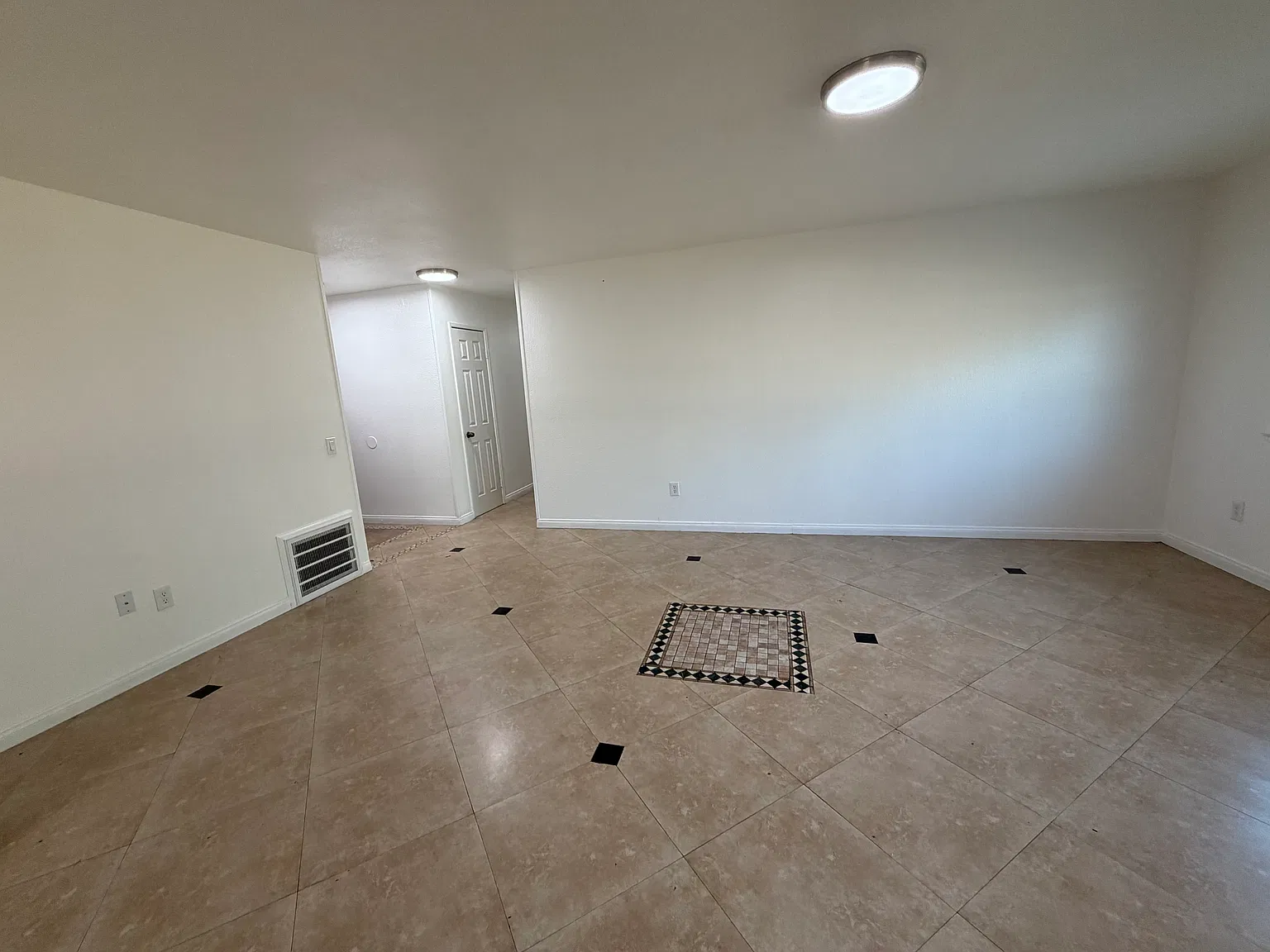 4 bed, 1308 sqft, $1,000 — Photo 4