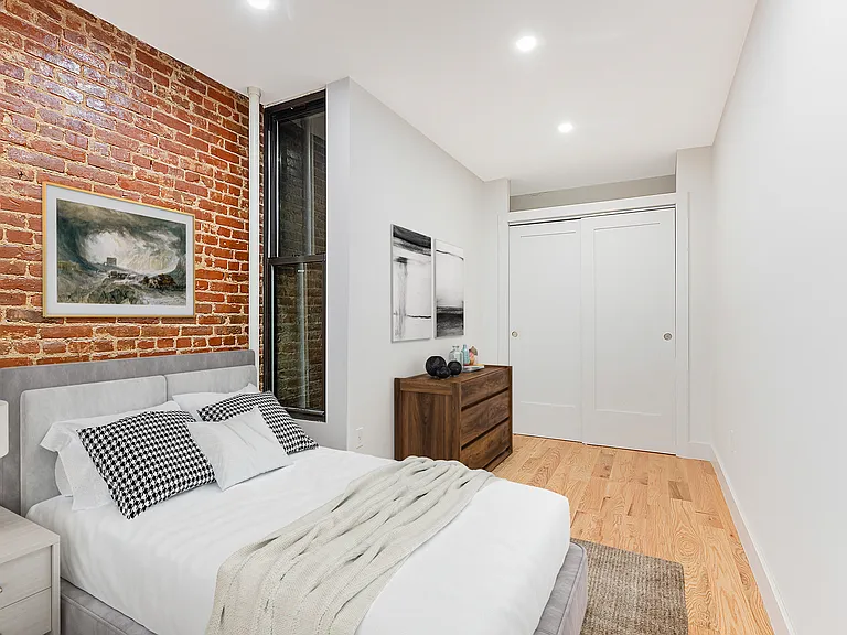 1843 1st Ave #2R — Photo 6