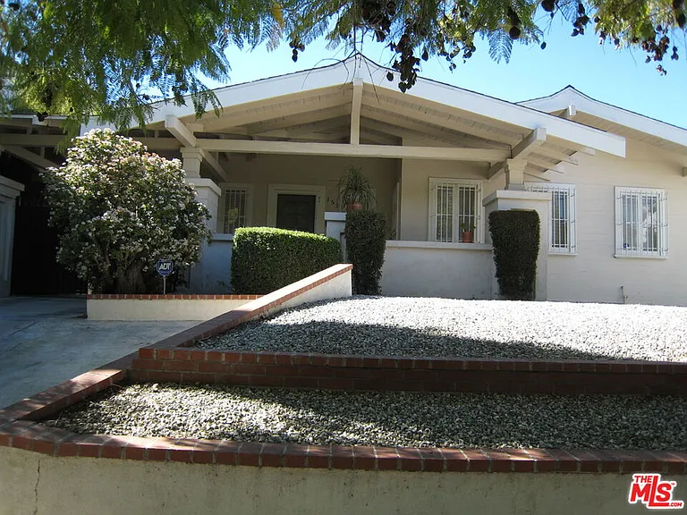 153 S Gramercy Pl — Photo 2