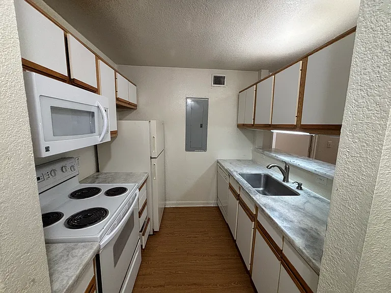 515 Southwest Pkwy #103 — Photo 24