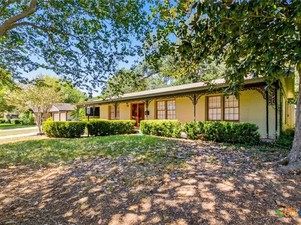 404 Cherokee Ln, Victoria, TX 77901