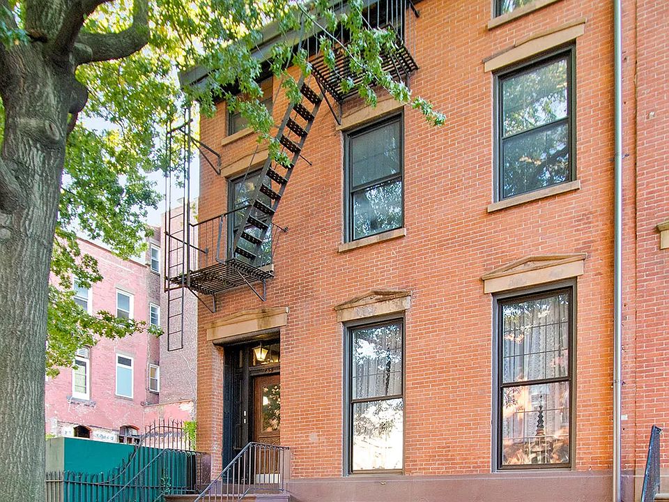 1st image of 238 De Graw St