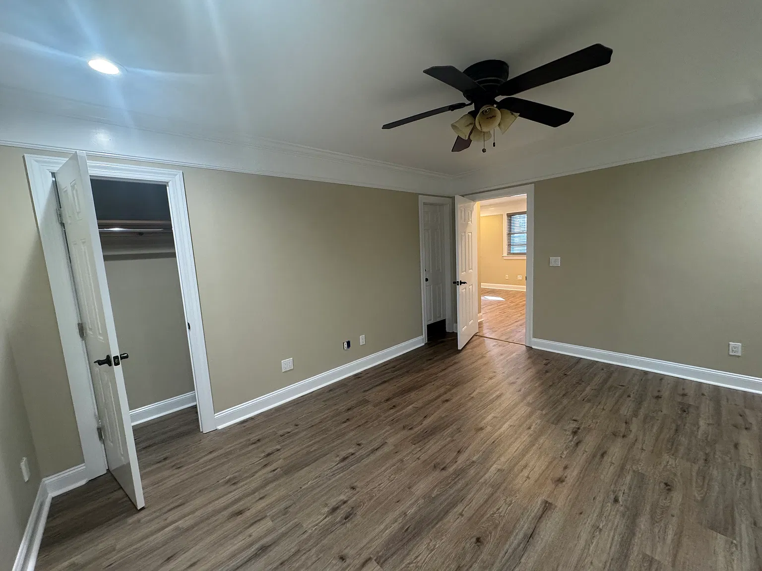Mill Ln, Huntington — Photo 4