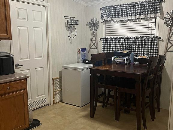 3rd image of 17455 Cardinal Ln