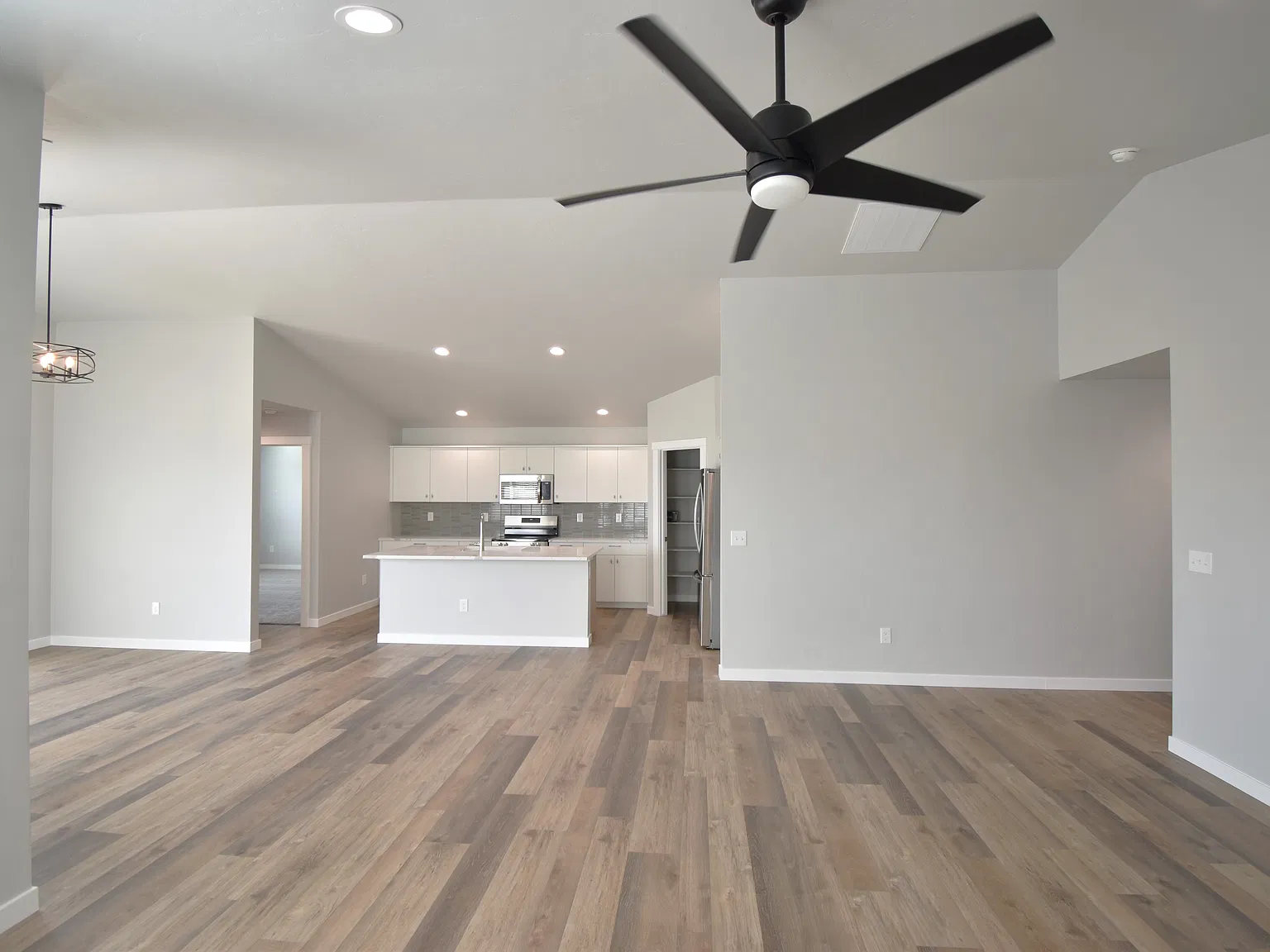 4 bed, 2126 sqft, $2,695 — Photo 4