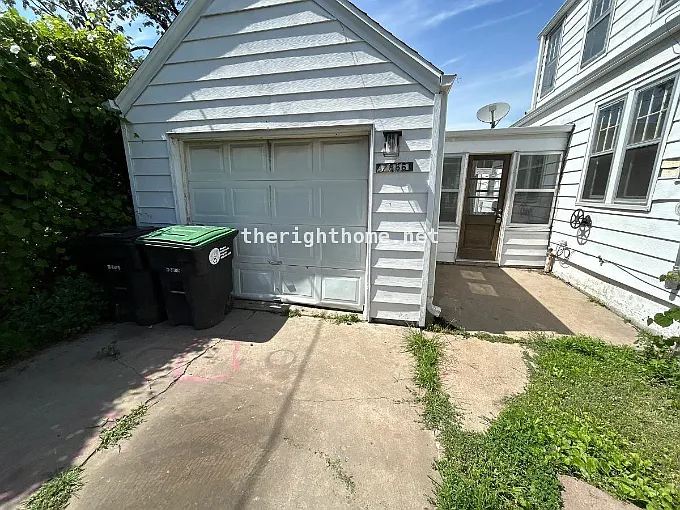 2886 Martin Ave — Photo 2