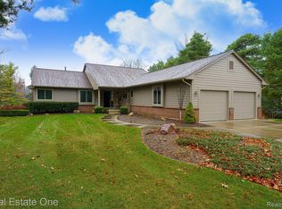 7670 Allen Rd, Clarkston, MI 48348