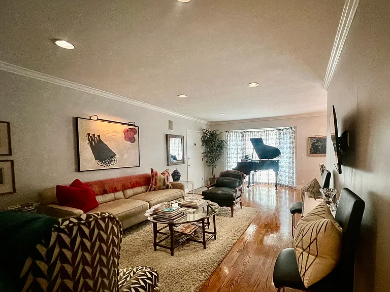 6 N Alboni Pl #4 — Photo 1