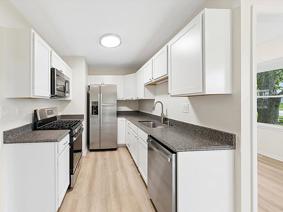5th image of 403 Monet Cir