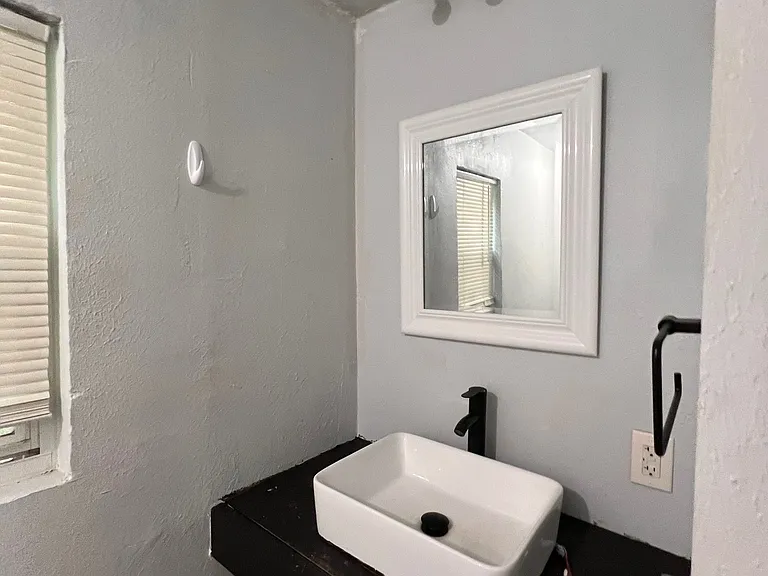 1041 SW 24th St — Photo 9