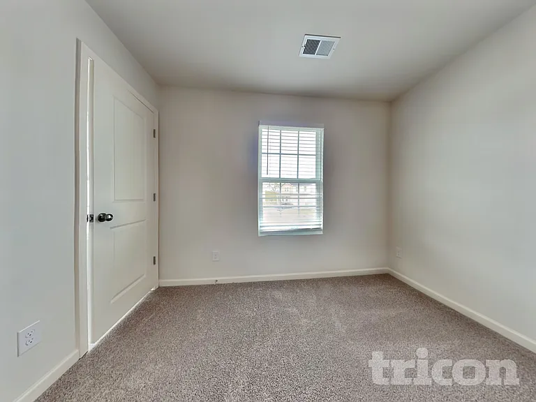 210 Coventry Ct — Photo 11