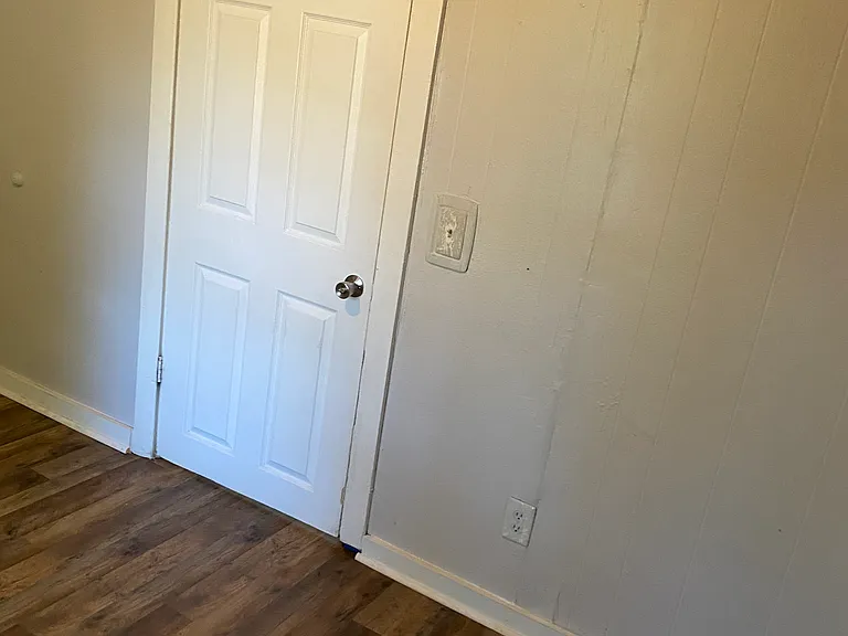 2433 Myers St — Photo 4