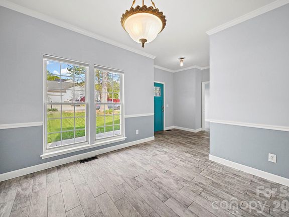 3rd image of 122 Easy St