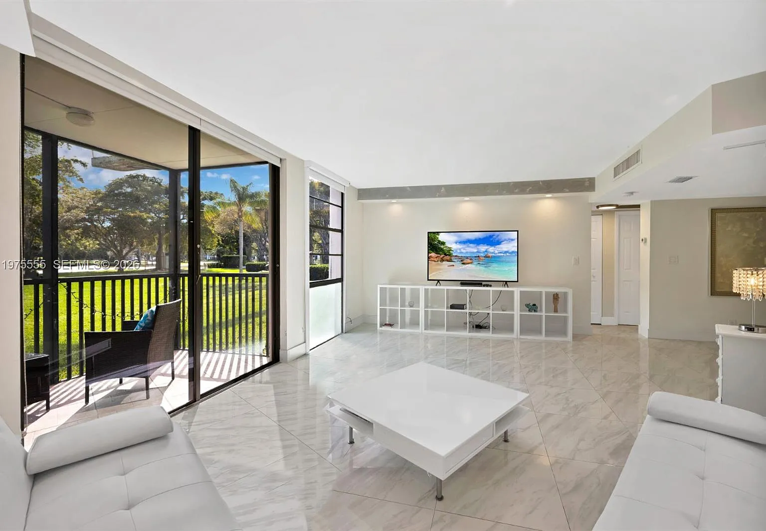 Bravura Ii Condo — Photo 3