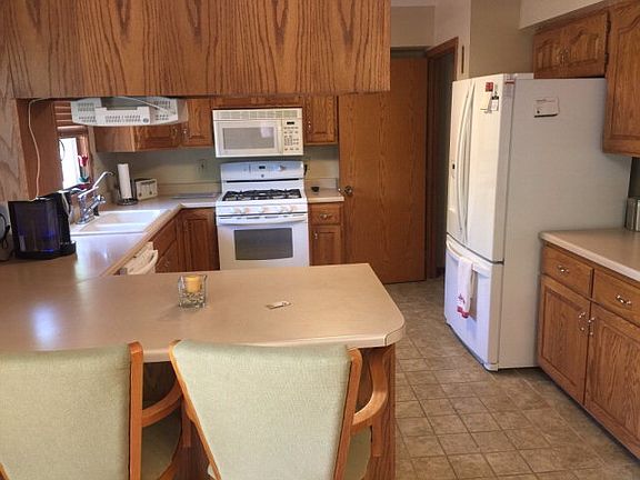 5th image of 706 Sweetwood Dr