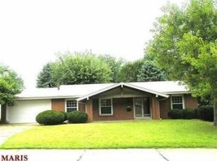 821 Coach Light Ln, Hazelwood, MO 63042