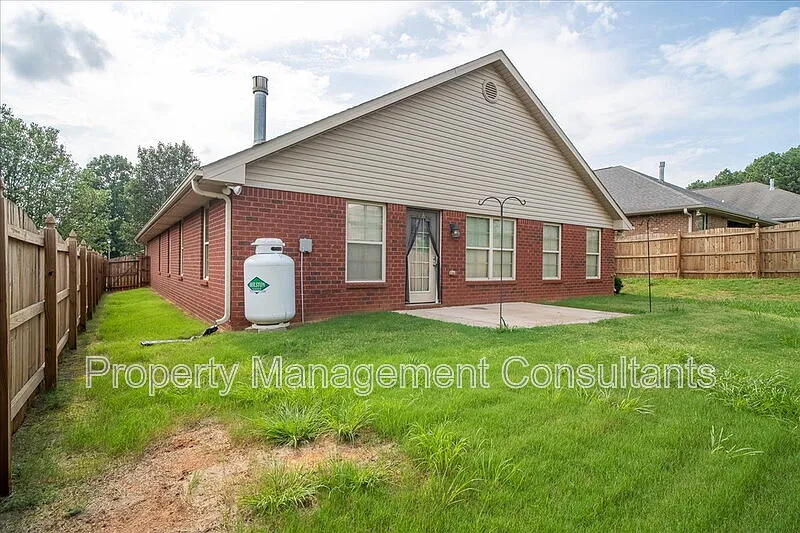3 bed, 2.0 bath, 2007 sqft, $1,950 — Photo 4