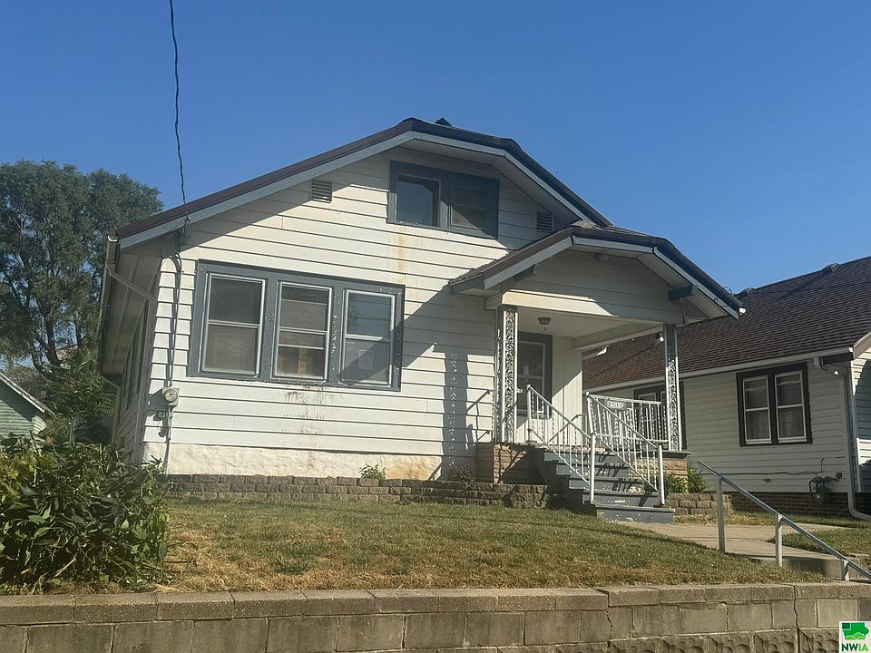 1st image of 2518 Clark St